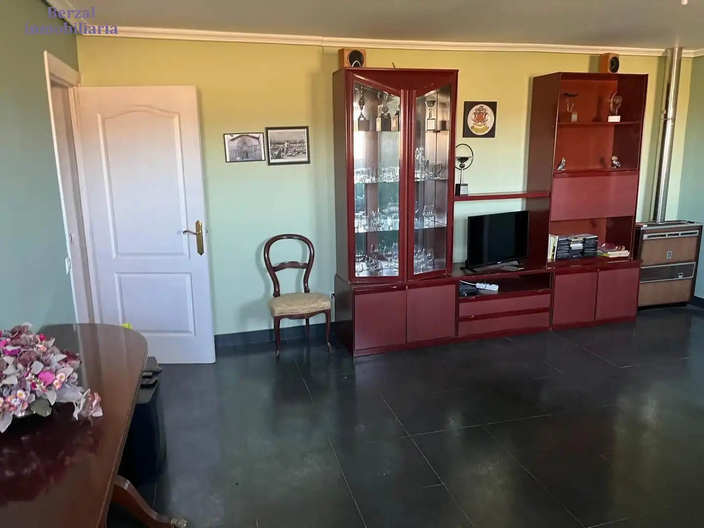 Sala de estar de Nave industrial en venta en  Logroño