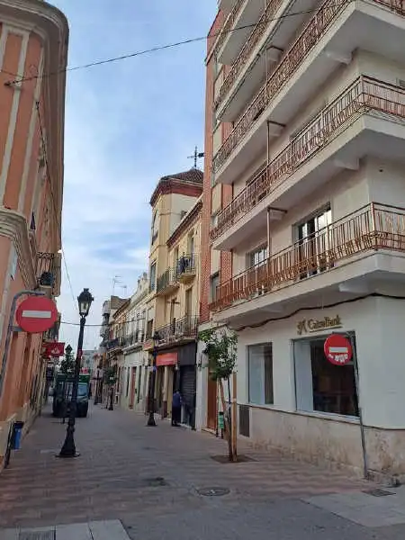 Vista exterior de Local en venta en Burjassot