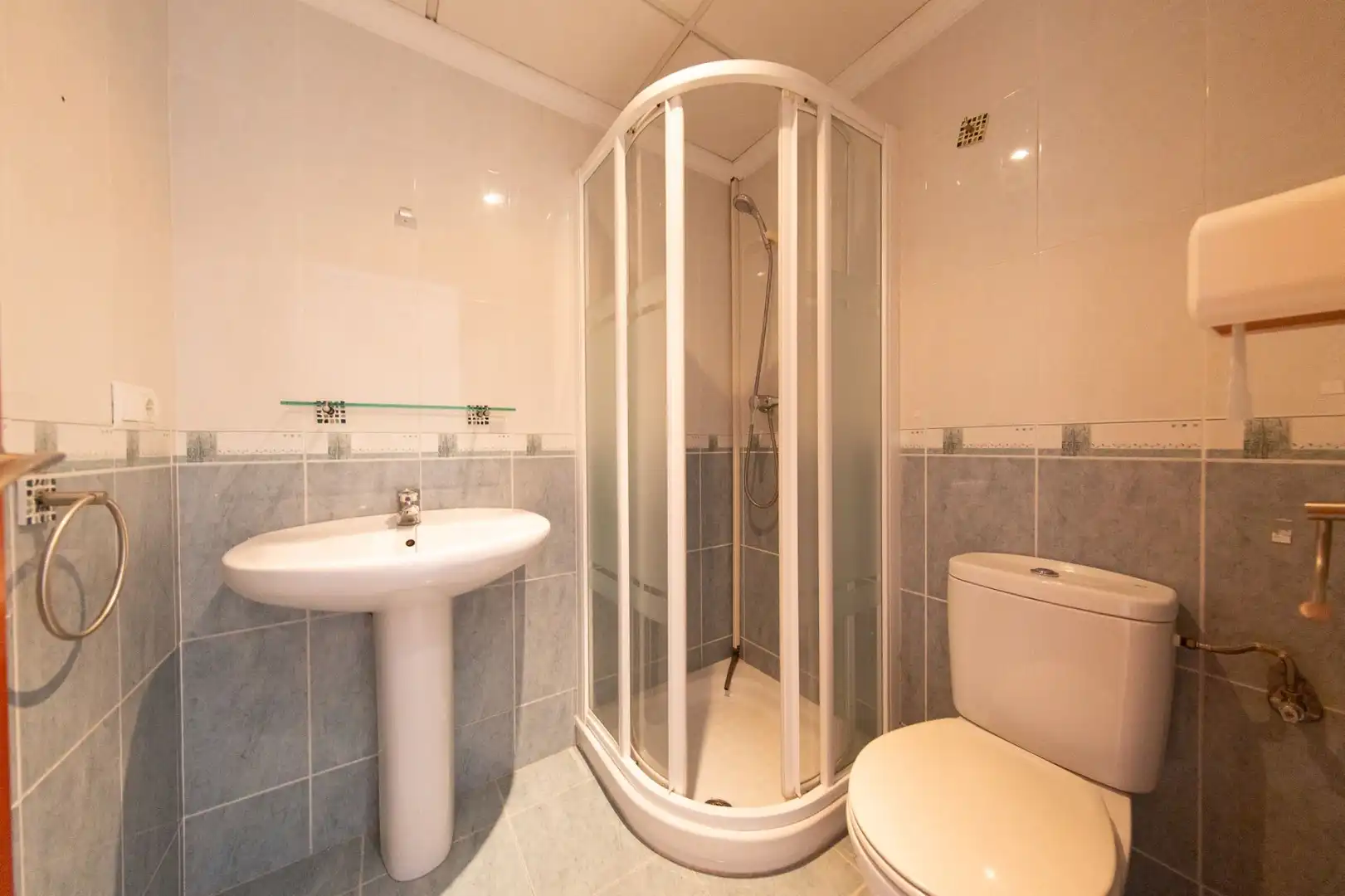 Bany de Apartament en venda en Alicante / Alacant amb Aire condicionat, Calefacció i Terrassa