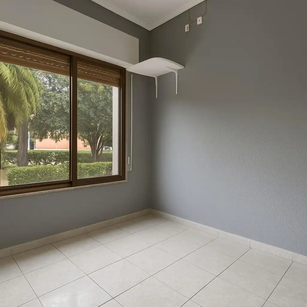 Habitación de Local en venta en Torrelavega 