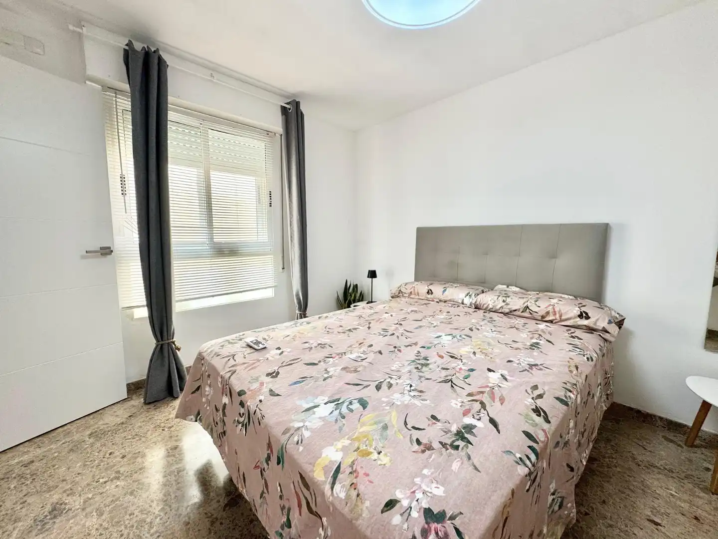 Habitación de Ático de alquiler en Torrevieja con Aire acondicionado, Terraza y Amueblado