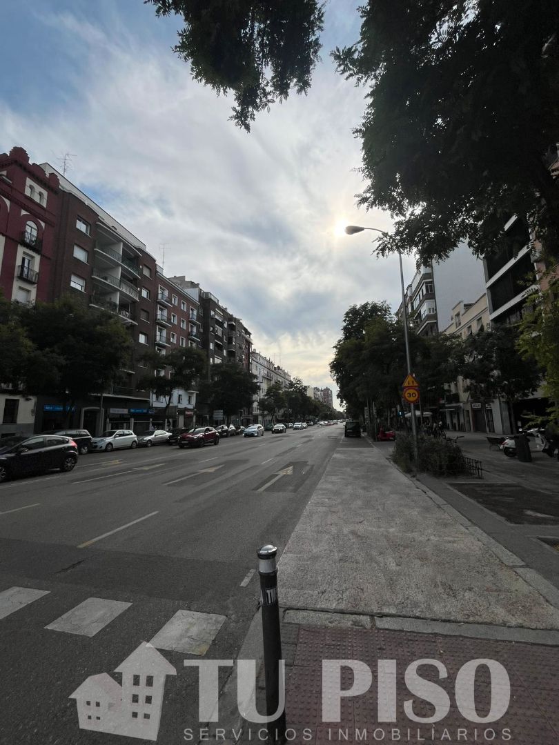 Vista exterior de Pis en venda en  Madrid Capital amb Calefacció i Terrassa
