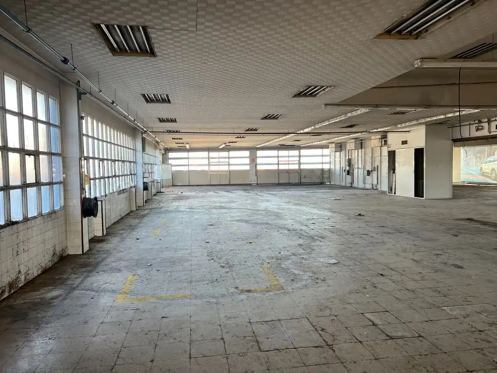 Nave industrial de alquiler en Oleiros con Calefacción