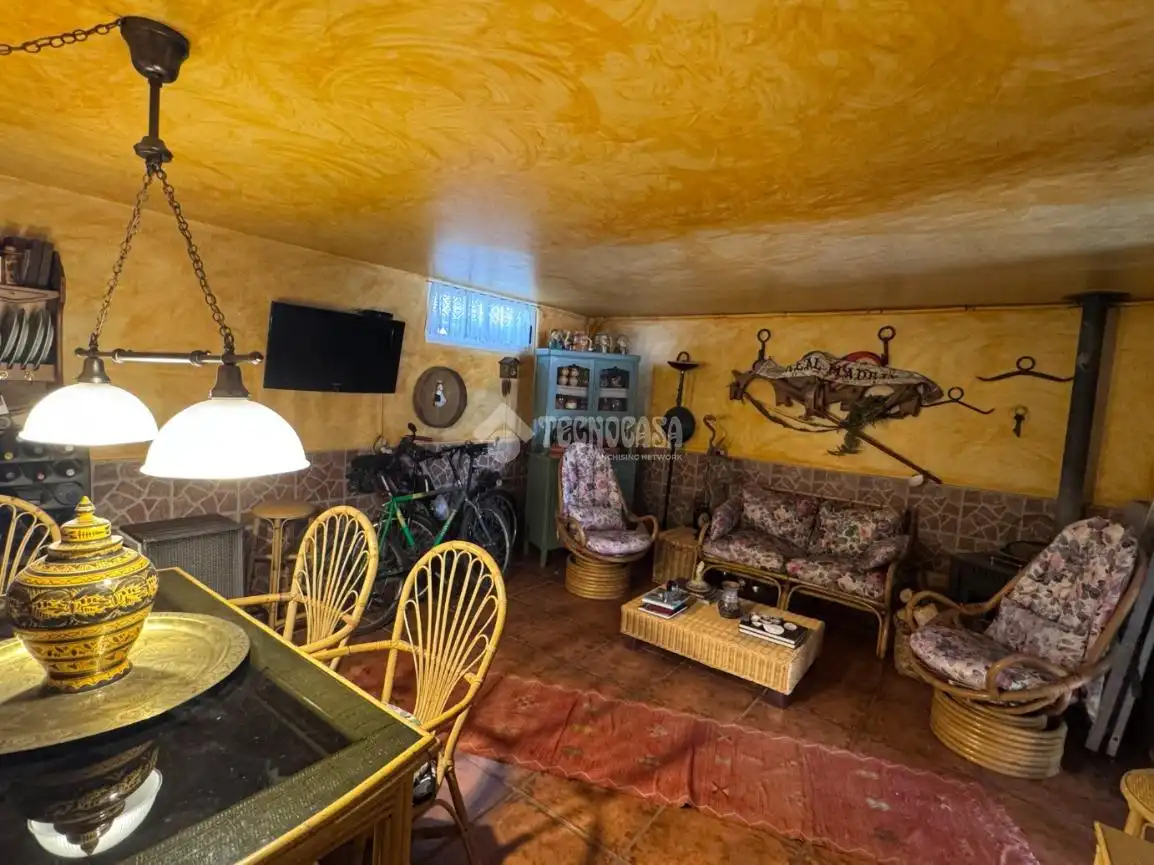 Casa adosada en venta en Valdefresno con Calefacción, Parquet y Piscina comunitaria