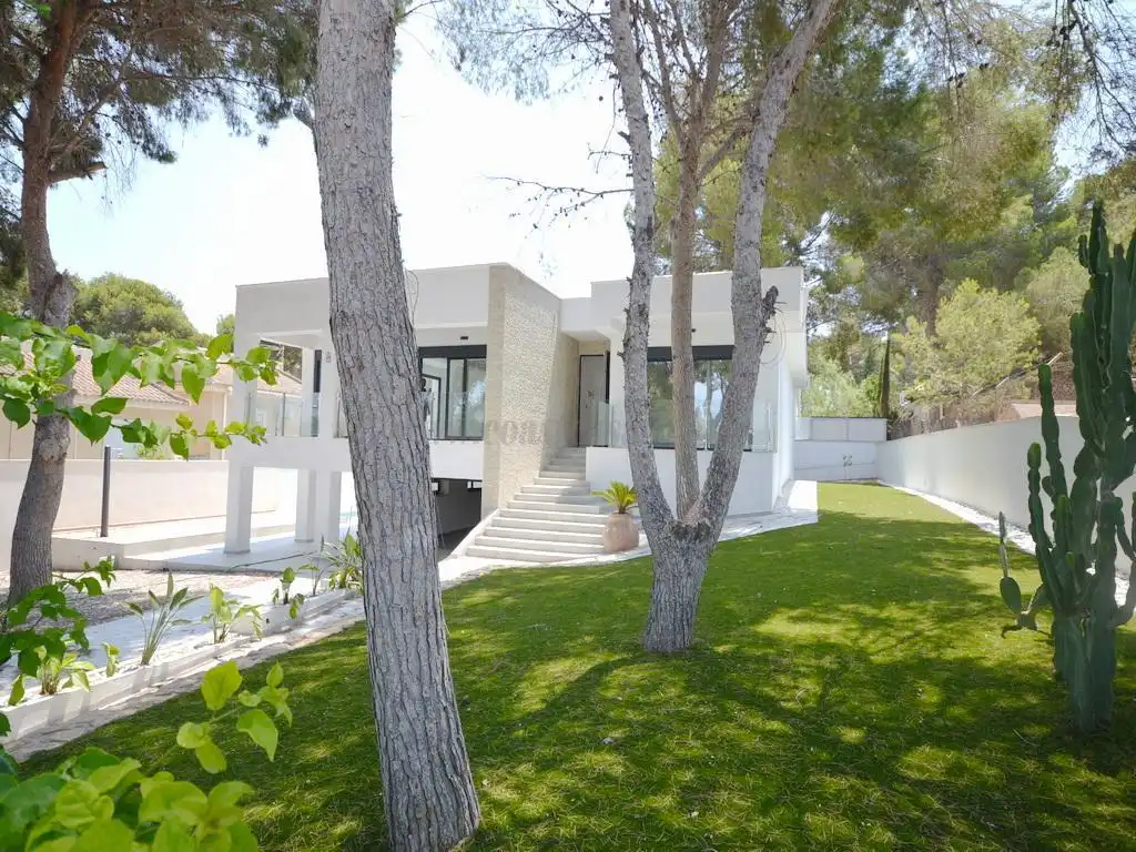 Chalet con piscina en venta en Los Balcones - Los Altos, imagen 35