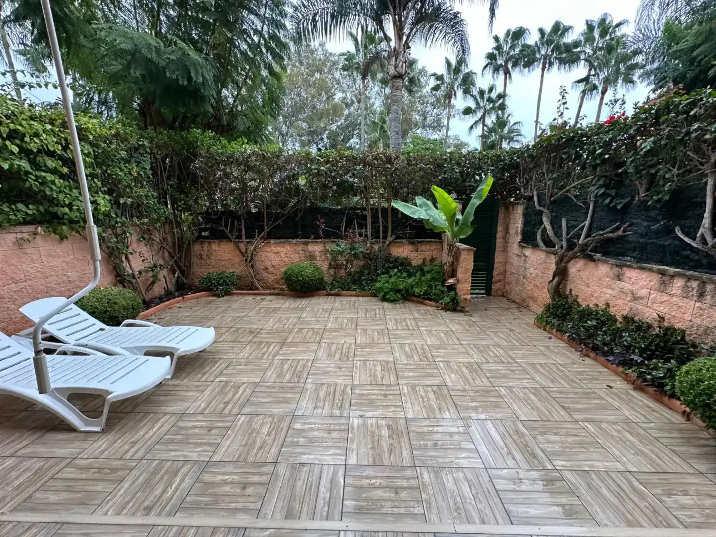 Terrassa de Pis de lloguer en Marbella amb Aire condicionat, Jardí privat i Piscina
