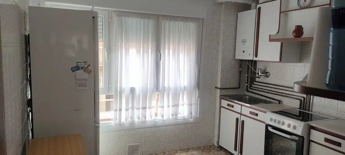 Cuina de Pis en venda en Gijón  amb Parquet