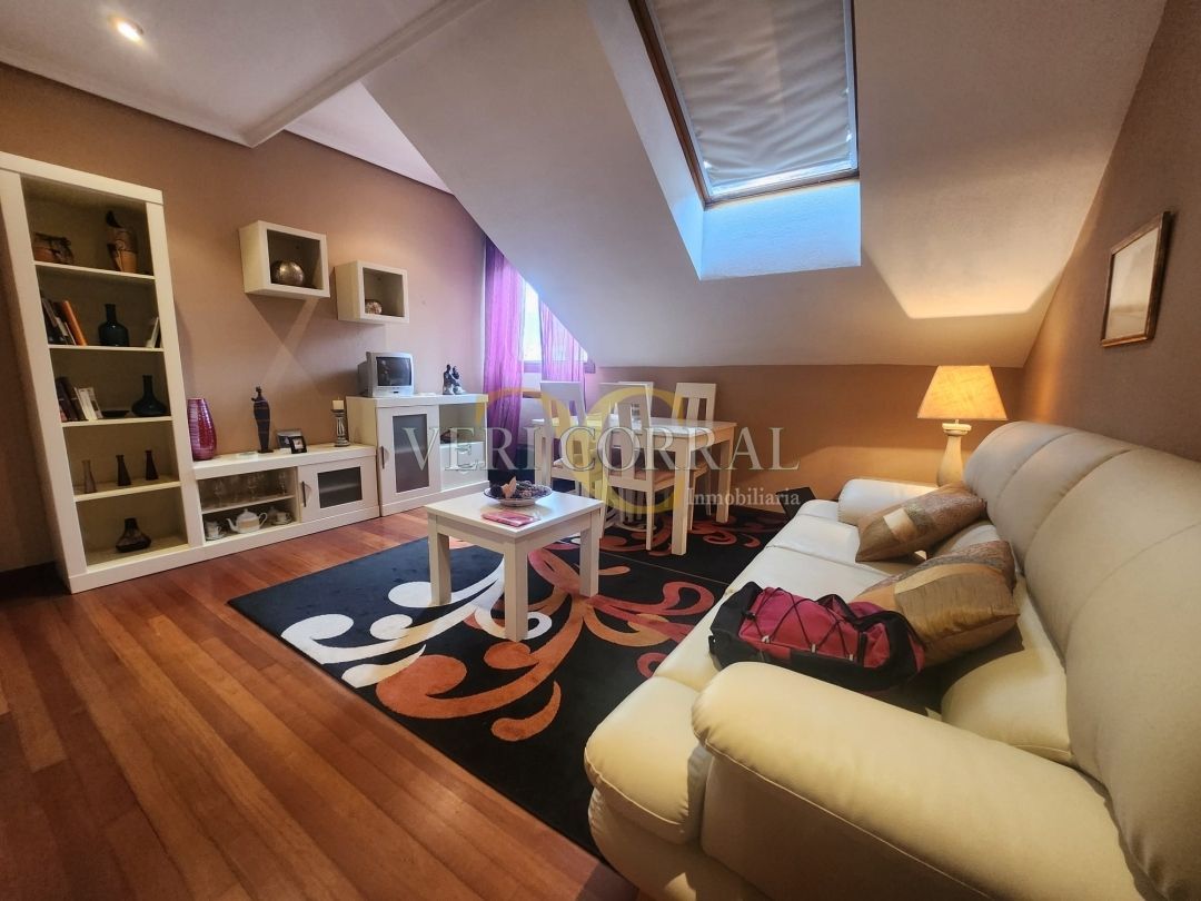 Sala d'estar de Dúplex en venda en Gijón  amb Calefacció i Moblat