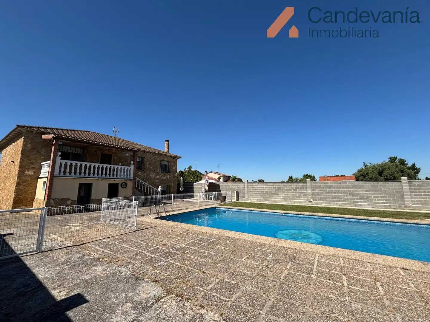 Vista exterior de Casa o chalet en venta en San Mateo de Gállego con Aire acondicionado, Calefacción y Jardín privado
