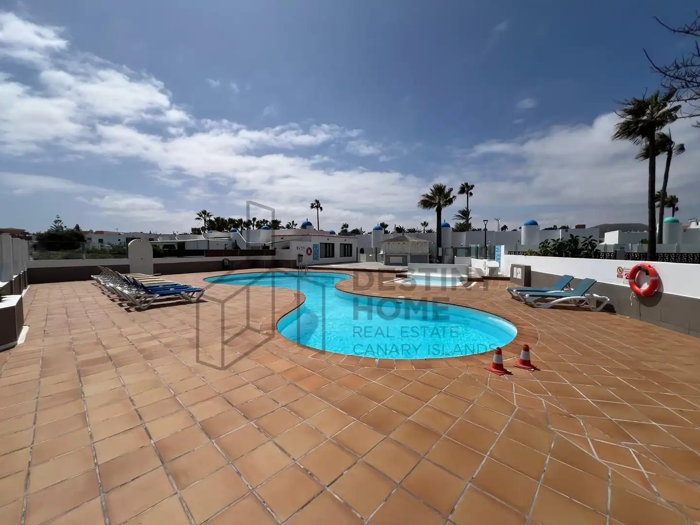 Vista exterior de Casa adosada en venda en La Oliva amb Terrassa i Piscina comunitària