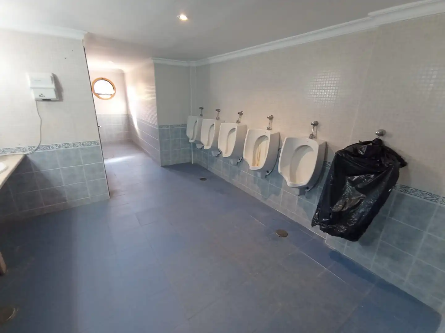 Baño de Local en venta en Chipiona
