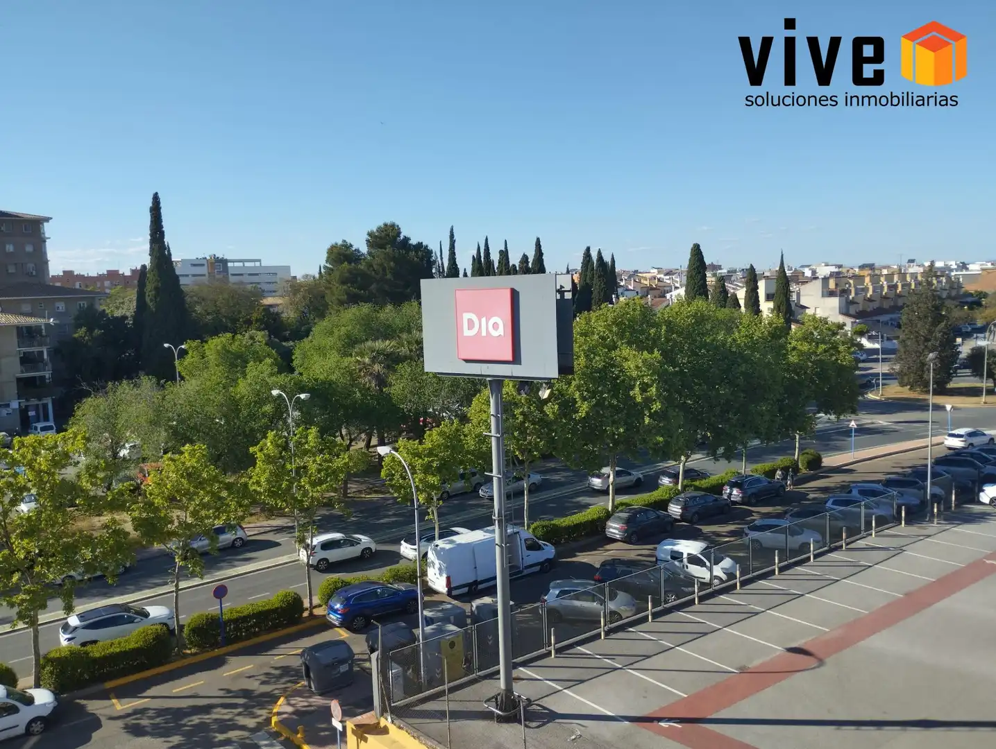 Vista exterior de Piso en venta en Mairena del Aljarafe con Aire acondicionado y Balcón