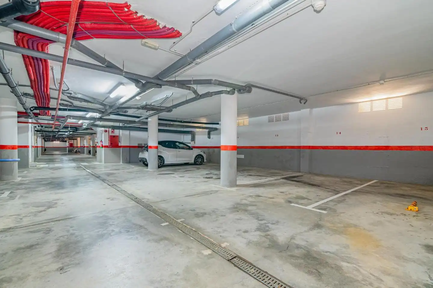 Parking de Piso en venta en Motril con Terraza y Piscina comunitaria