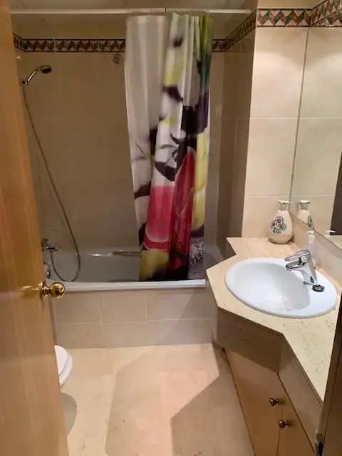 Baño de Ático en venta en Girona con Aire acondicionado, Calefacción y Parquet