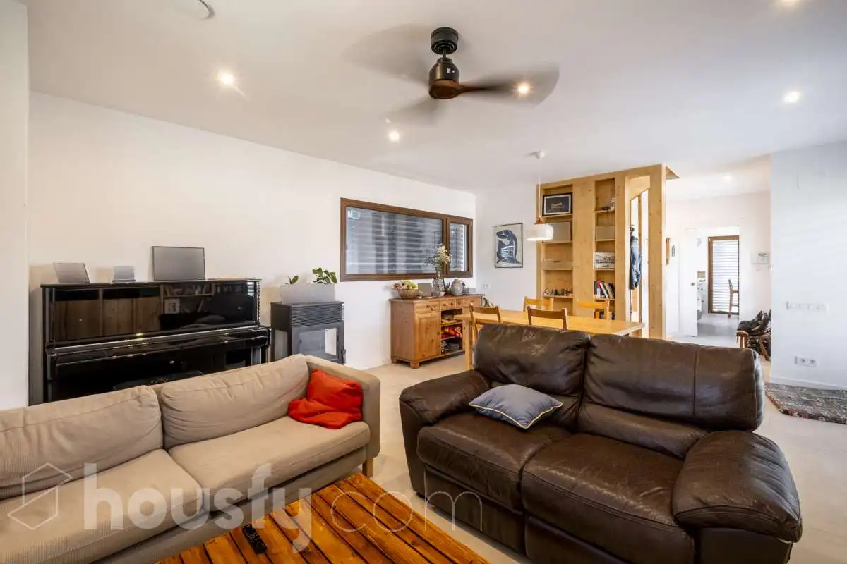 Vista exterior de Casa o chalet en venta en Sant Cugat del Vallès con Aire acondicionado, Jardín privado y Terraza