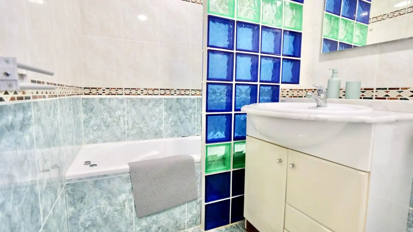 Baño de Casa o chalet en venta en Dénia con Aire acondicionado, Calefacción y Jardín privado