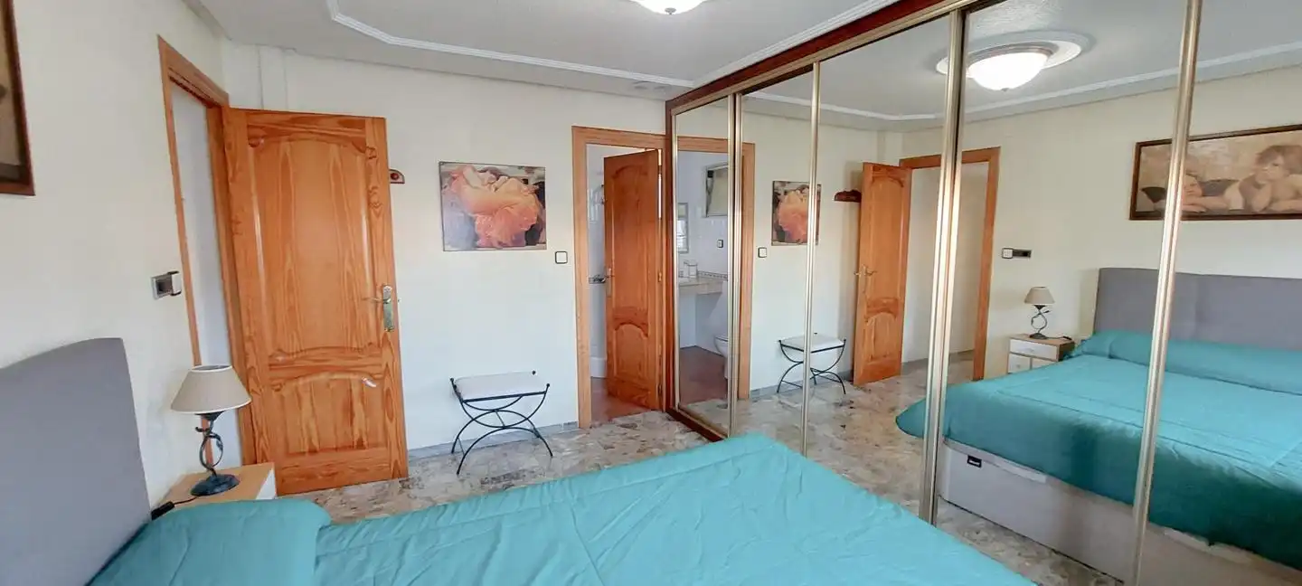 Habitación de Piso de alquiler en Elche / Elx con Amueblado y Balcón