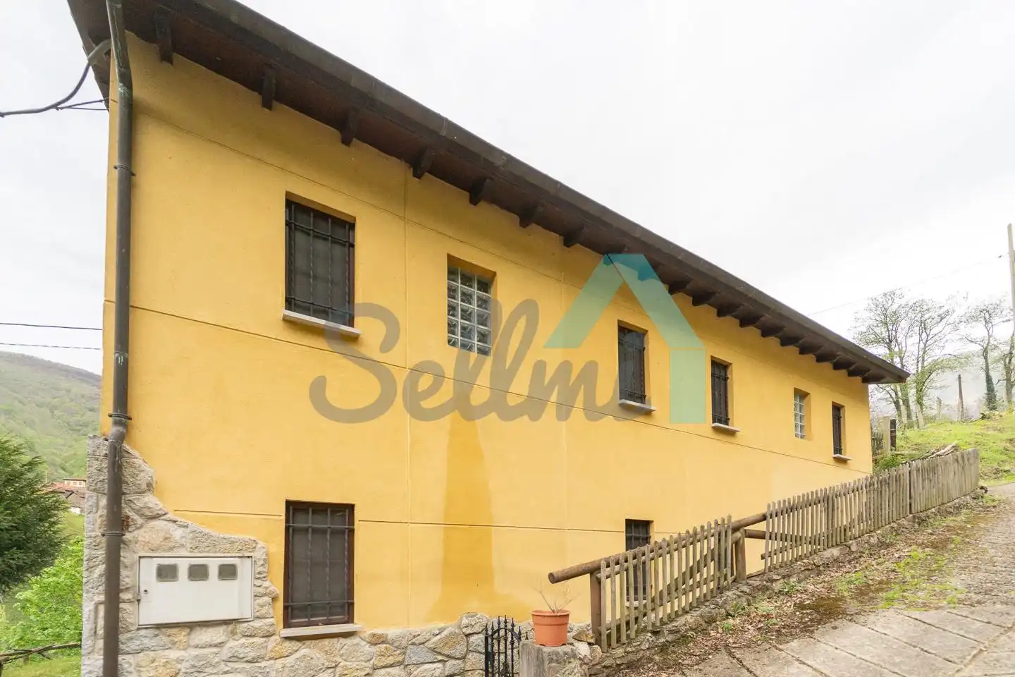 Vista exterior de Casa o chalet en venta en Quirós con Calefacción, Jardín privado y Terraza