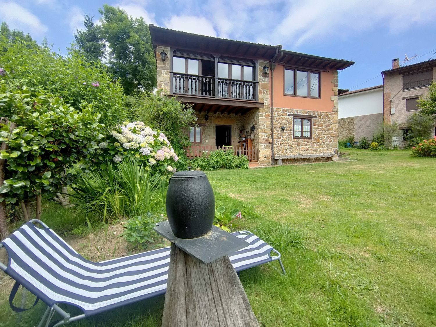 Vista exterior de Casa o xalet en venda en Cabranes amb Calefacció, Terrassa i Traster