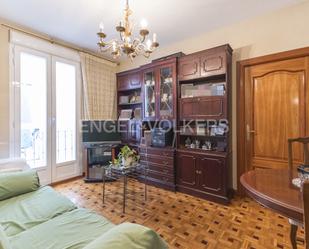 Sala d'estar de Apartament en venda en  Madrid Capital amb Calefacció i Parquet