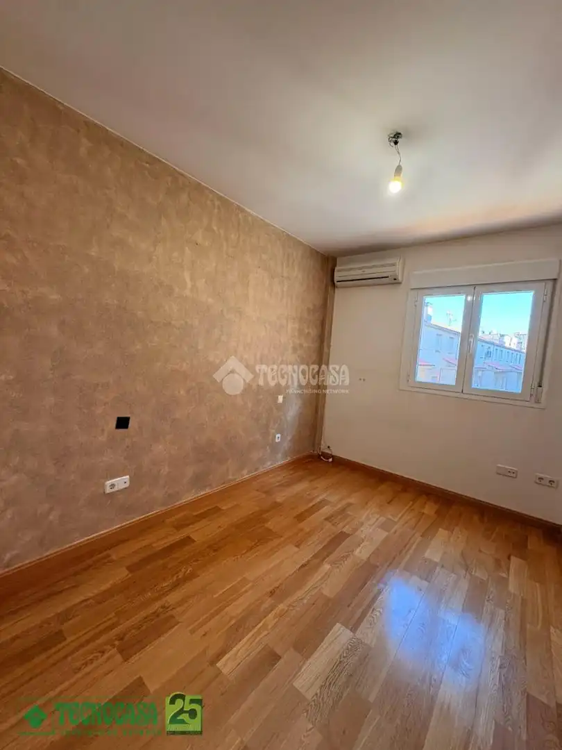 Bedroom of Flat for sale in Urbanización San Isidro