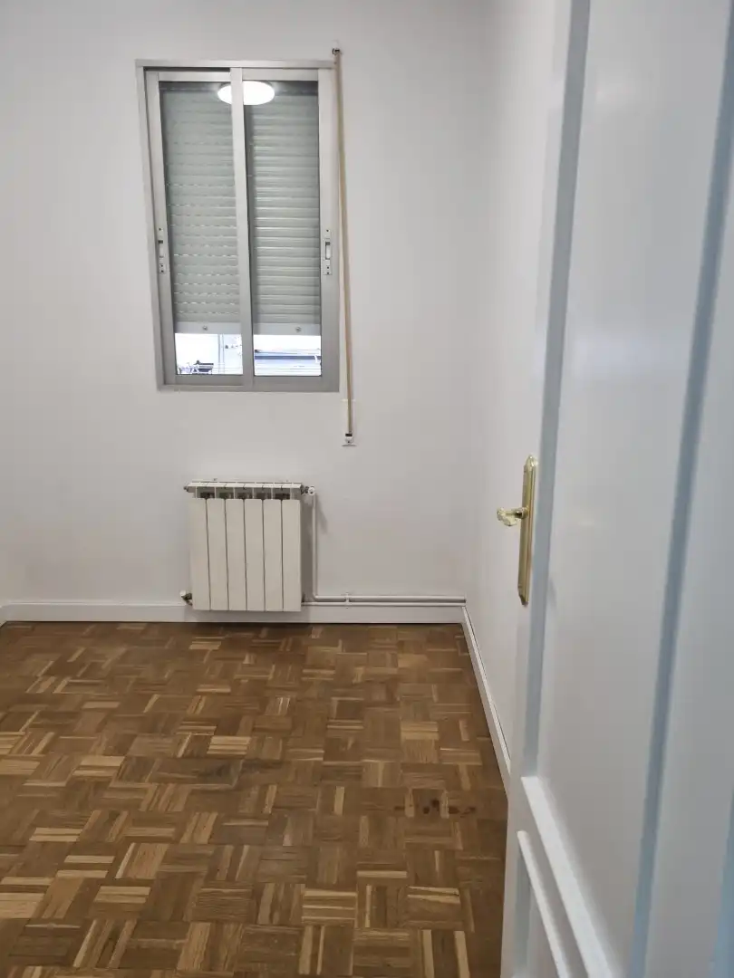 Bedroom of Flat for rent in Madrid  with Air Conditioner, Heating and Parquet flooring