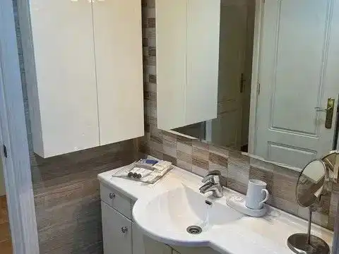 Badezimmer von Wohnung zur Miete in Benalmádena mit Klimaanlage, Schwimmbad und Balkon