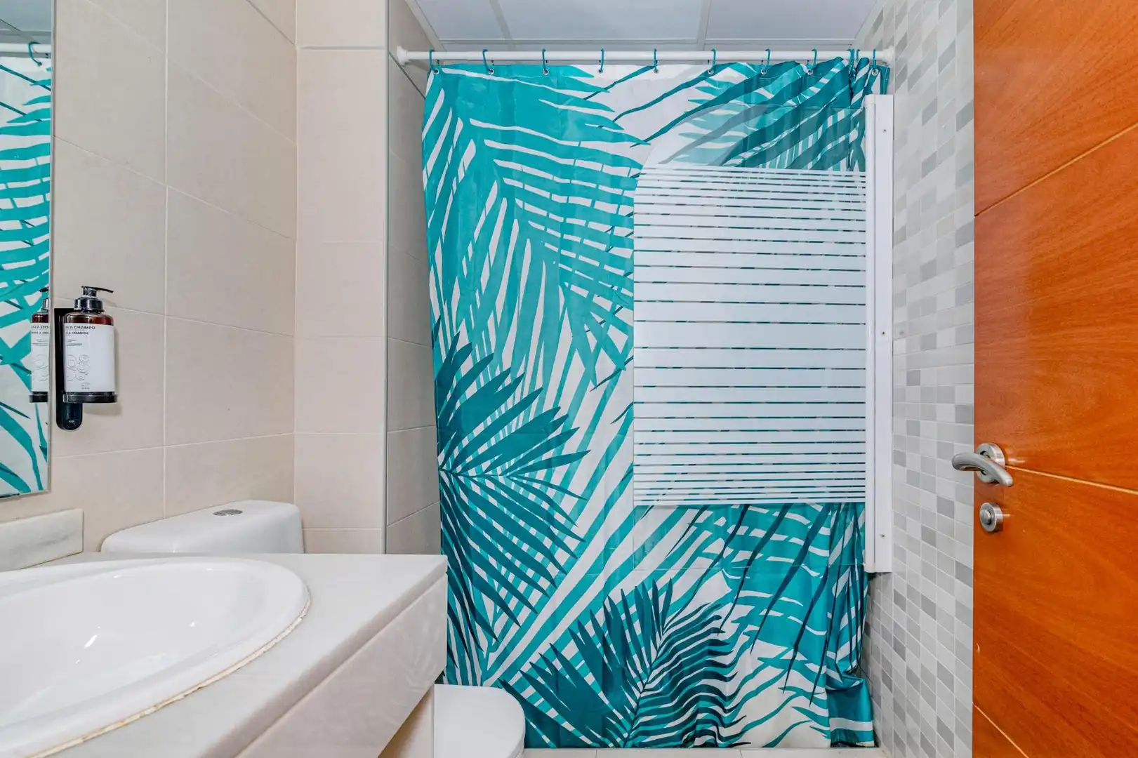 Baño de Piso en venta en Granada con Aire acondicionado, Calefacción y Jardín privado