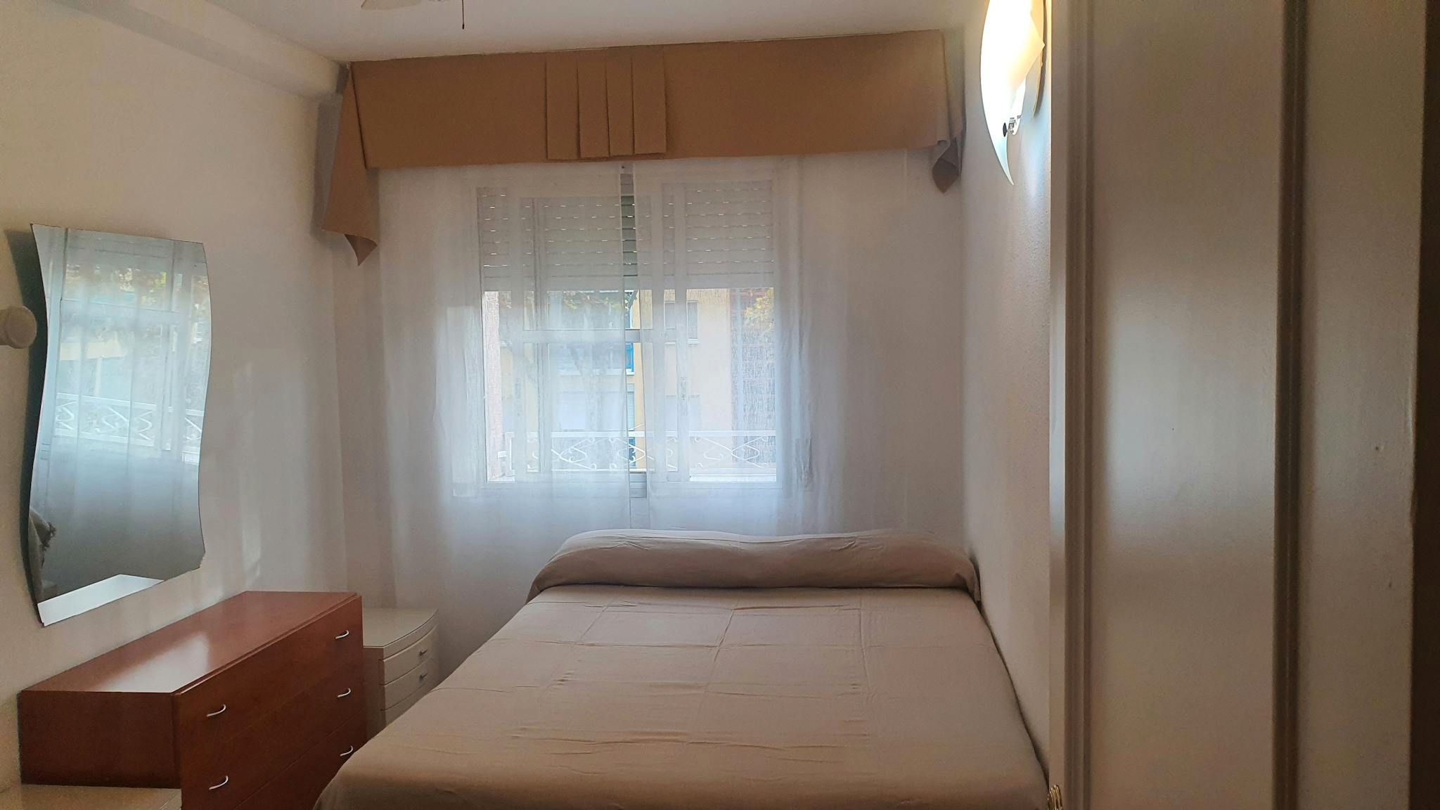 Habitación de Piso para compartir en El Prat de Llobregat con Aire acondicionado, Calefacción y Amueblado