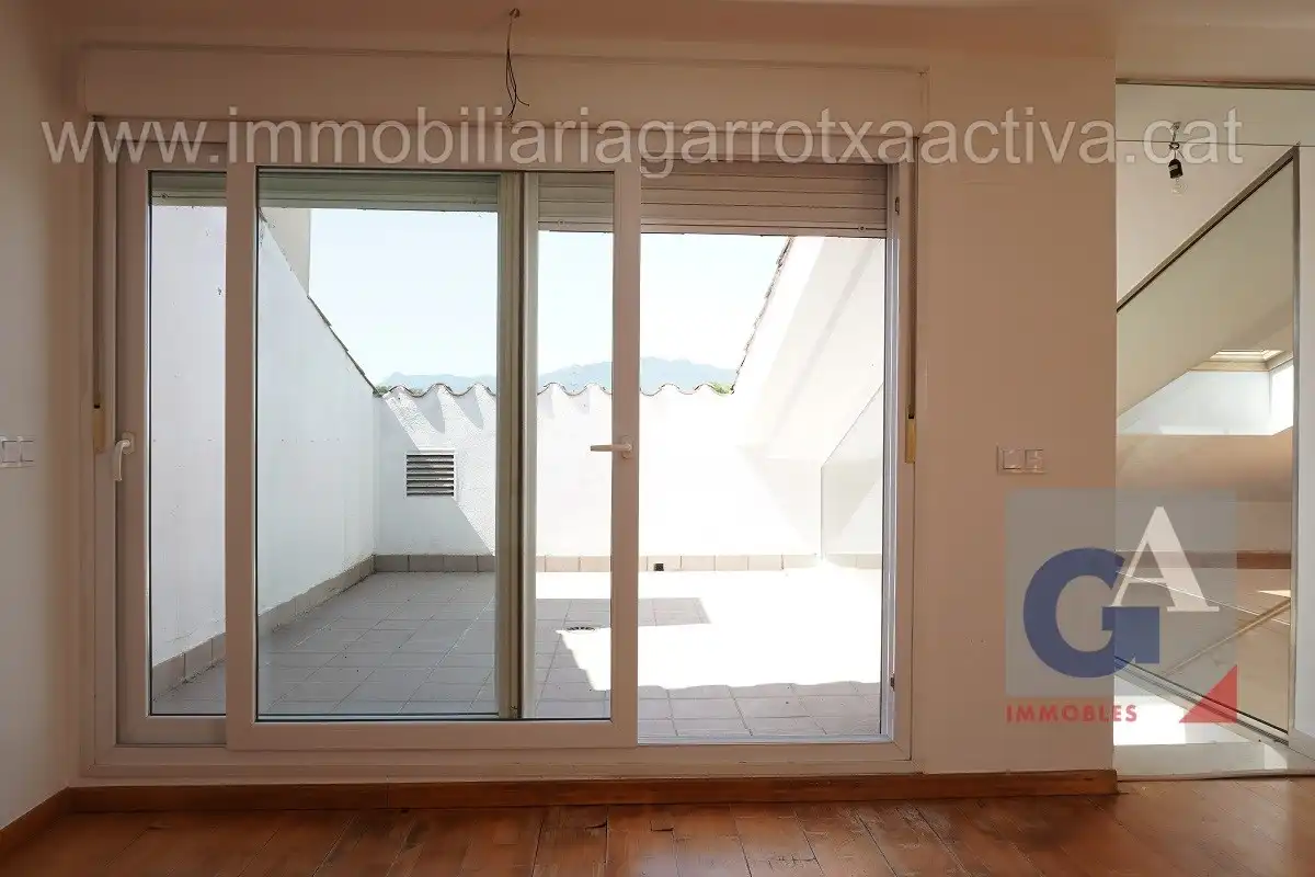 Terrassa de Dúplex en venda en Olot amb Calefacció, Terrassa i Balcó