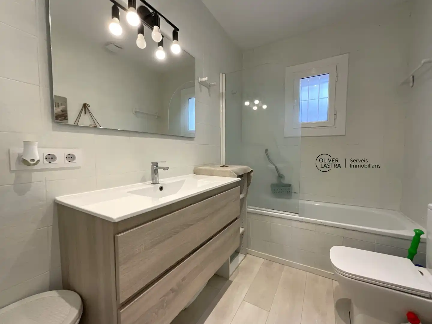 Baño de Casa o chalet en venta en Corbera de Llobregat con Aire acondicionado, Jardín privado y Parquet