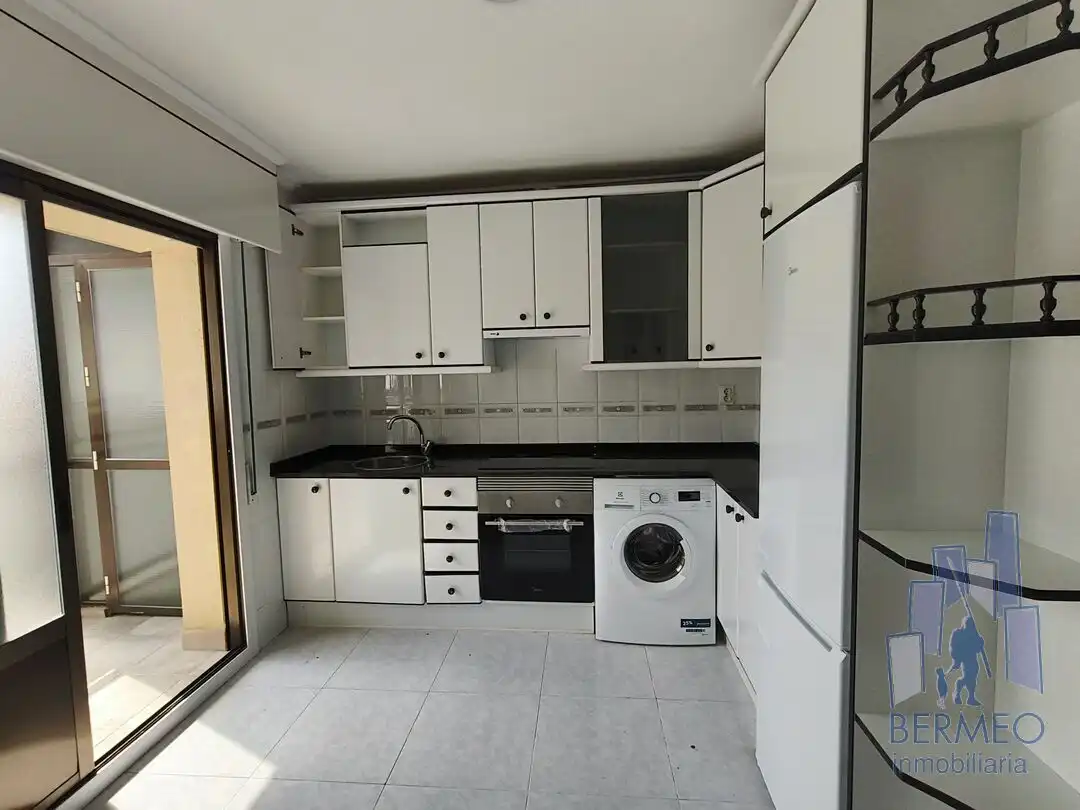 Cocina de Piso en venta en Bermeo con Calefacción, Trastero y Balcón