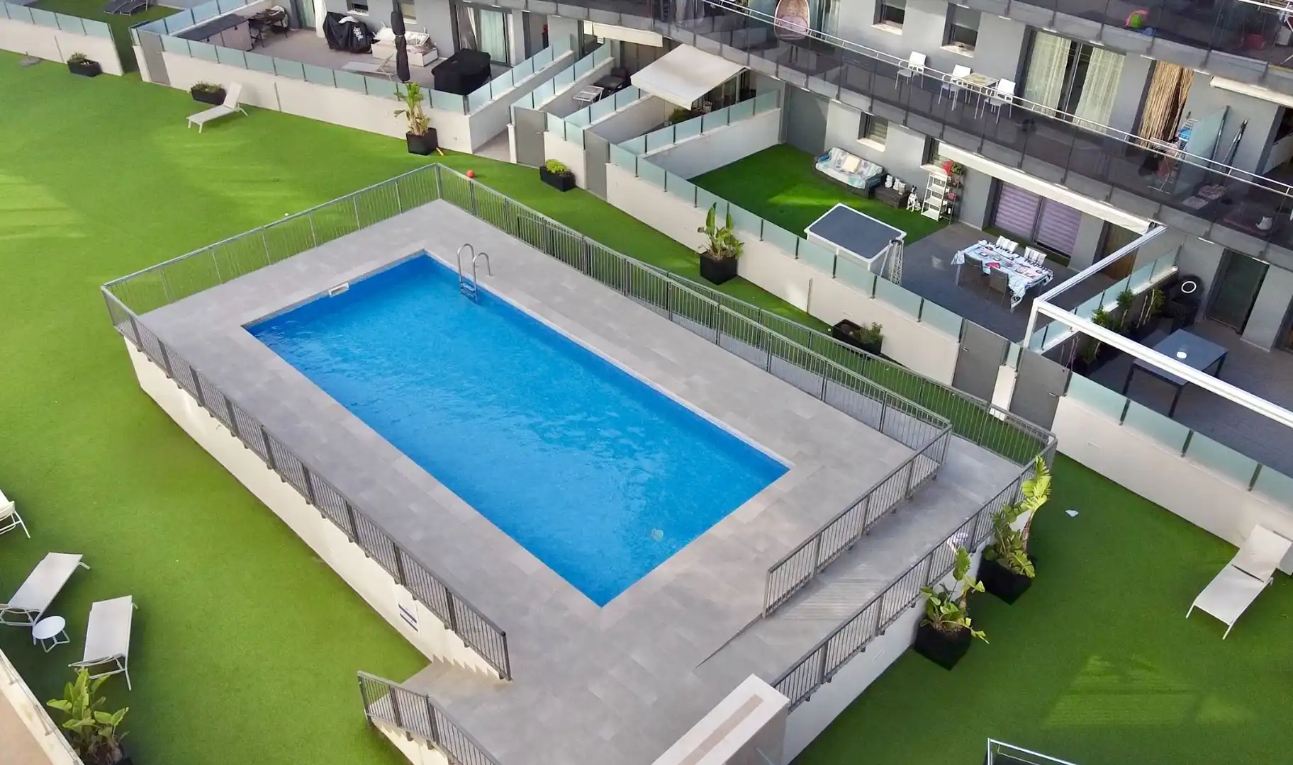 Piscina de Piso en venta en Badalona con Calefacción, Terraza y Piscina comunitaria