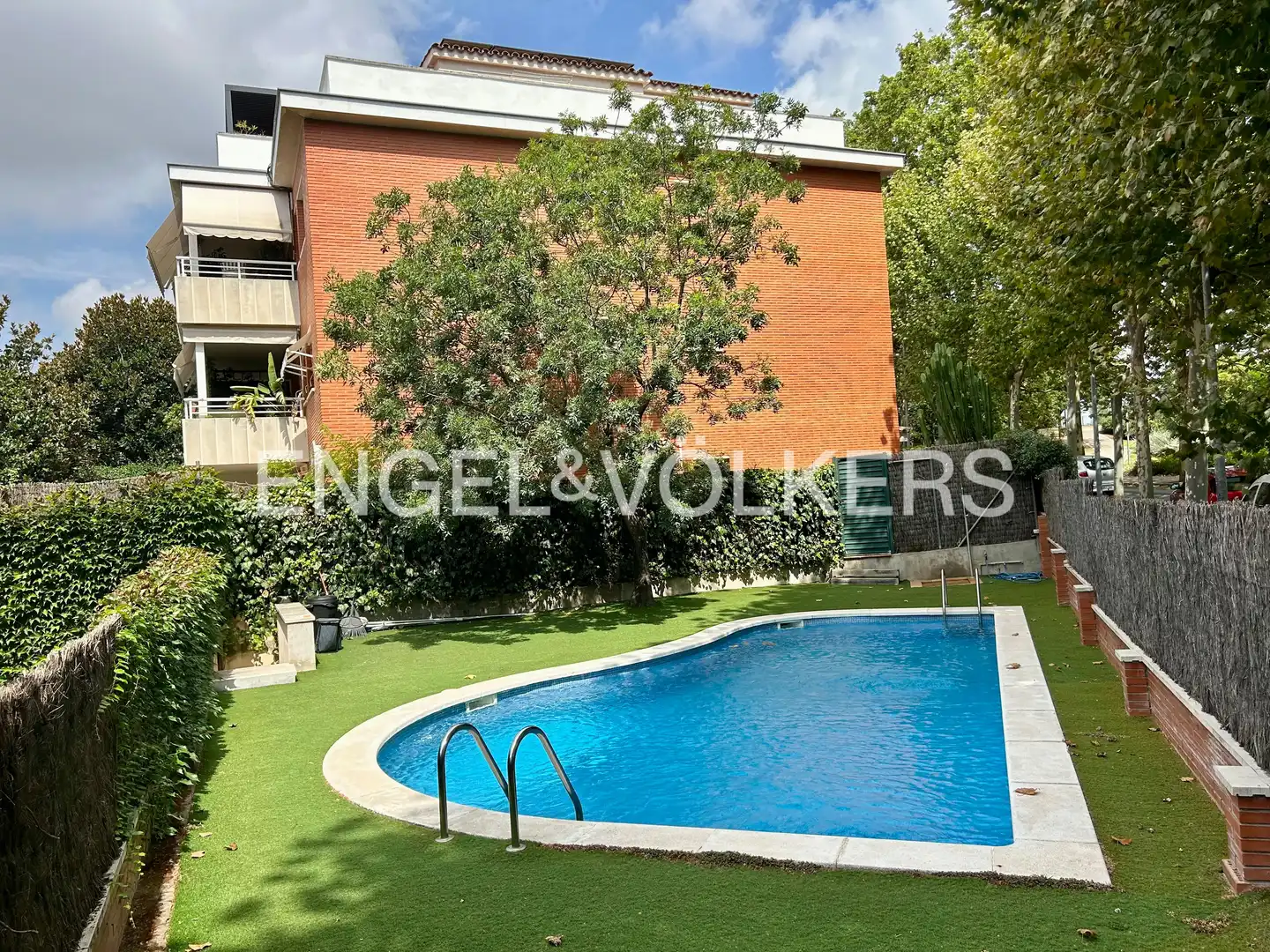 Pis amb jardí en venda a Carrer de Rovellat, imagen 3