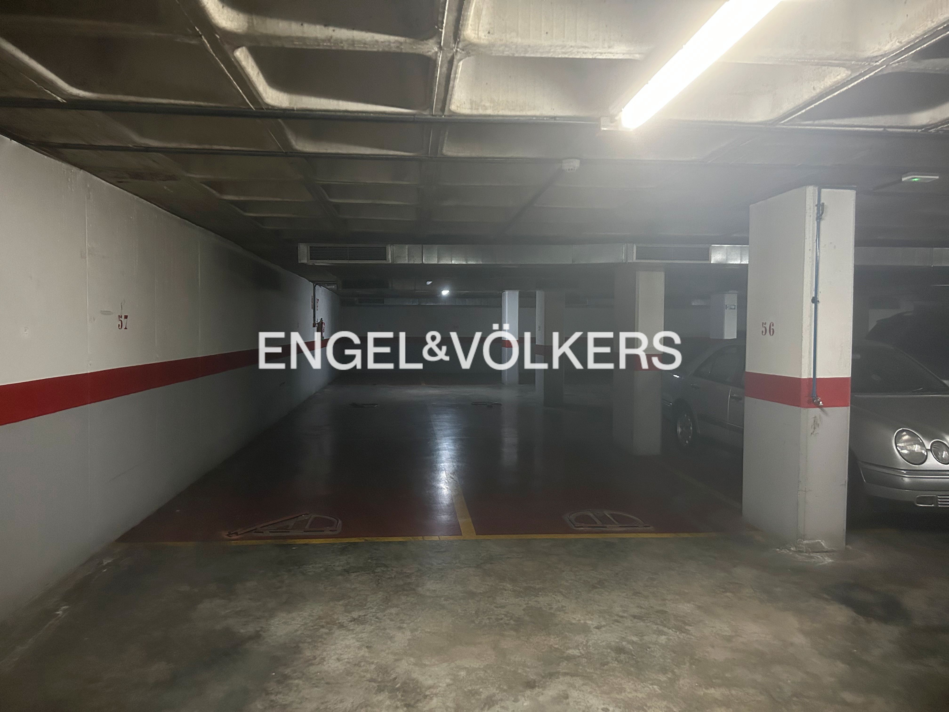 Parking de Piso en venta en  Sevilla Capital con Calefacción