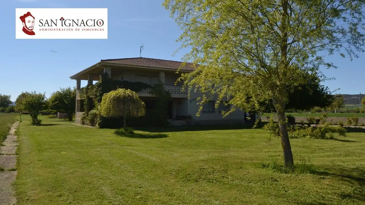 Chalet con piscina en venta en Villarcayo de Merindad de Castilla la Vieja, imagen 2