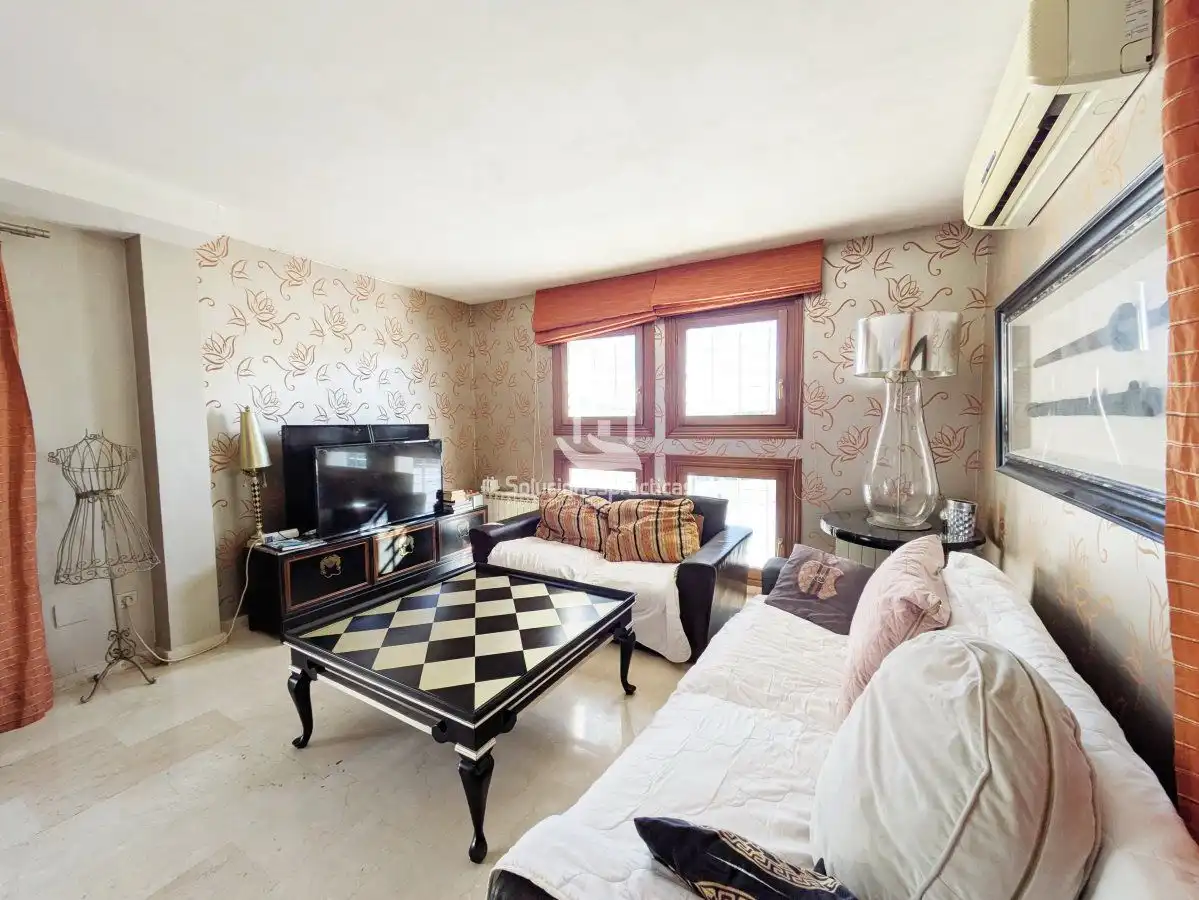 Sala d'estar de Casa o xalet en venda en Jaén amb Aire condicionat, Calefacció i Terrassa