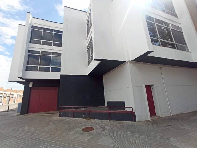 Edificio en Venta en Carretera del Mig en Centre