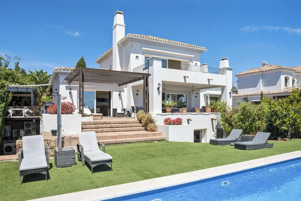 Vista exterior de Casa o chalet en venta en Manilva con Aire acondicionado, Jardín privado y Terraza