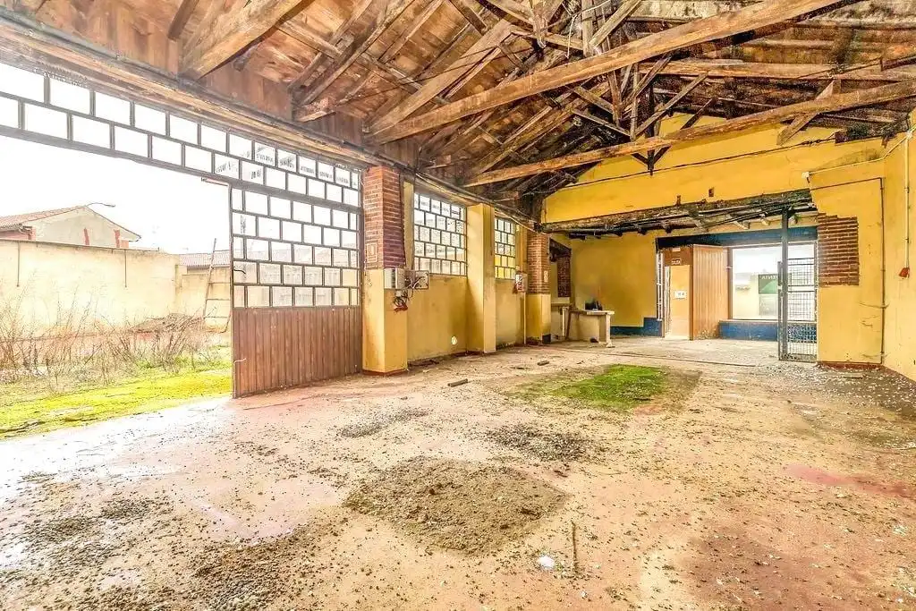 Local en venda en Gordoncillo amb Parquet