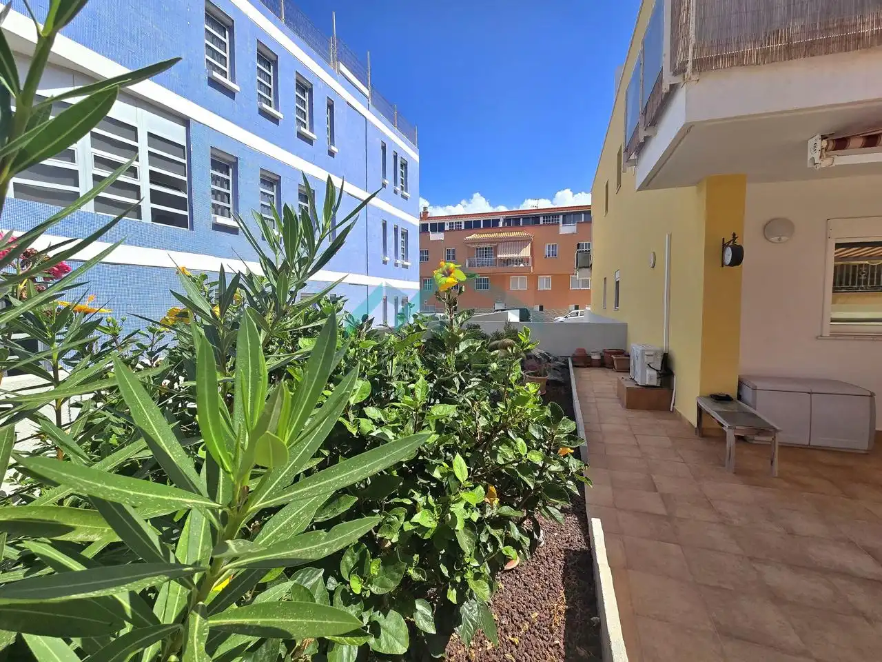 Bajo con ascensor en venta en Calle Mar de Leva 27, imagen 2