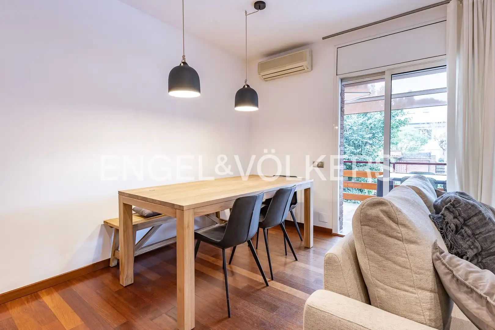 Comedor de Piso en venta en Sant Cugat del Vallès con Aire acondicionado, Calefacción y Jardín privado