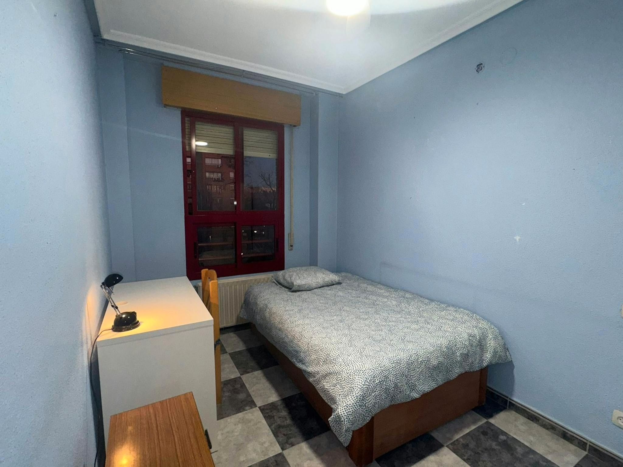 Habitación de Piso para compartir en  Madrid Capital con Calefacción, Amueblado y Lavadora