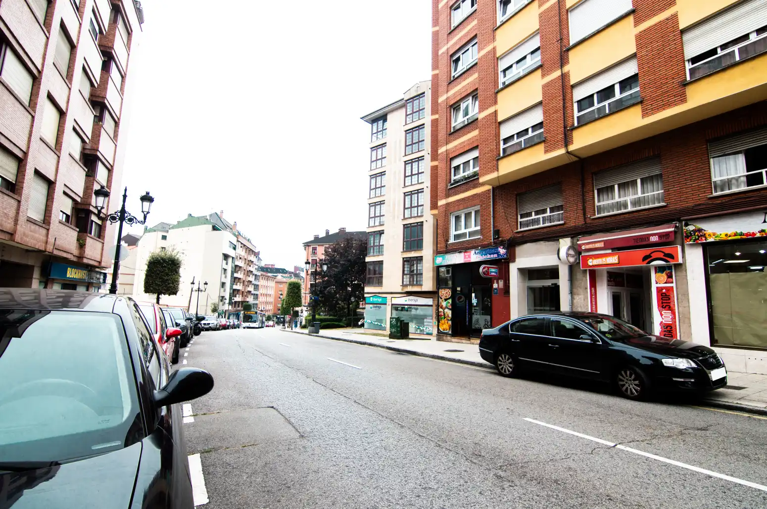 Vista exterior de Local de lloguer en Oviedo 