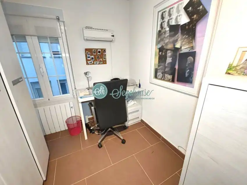 Piso en venta en Segovia con Calefacción, Terraza y Amueblado
