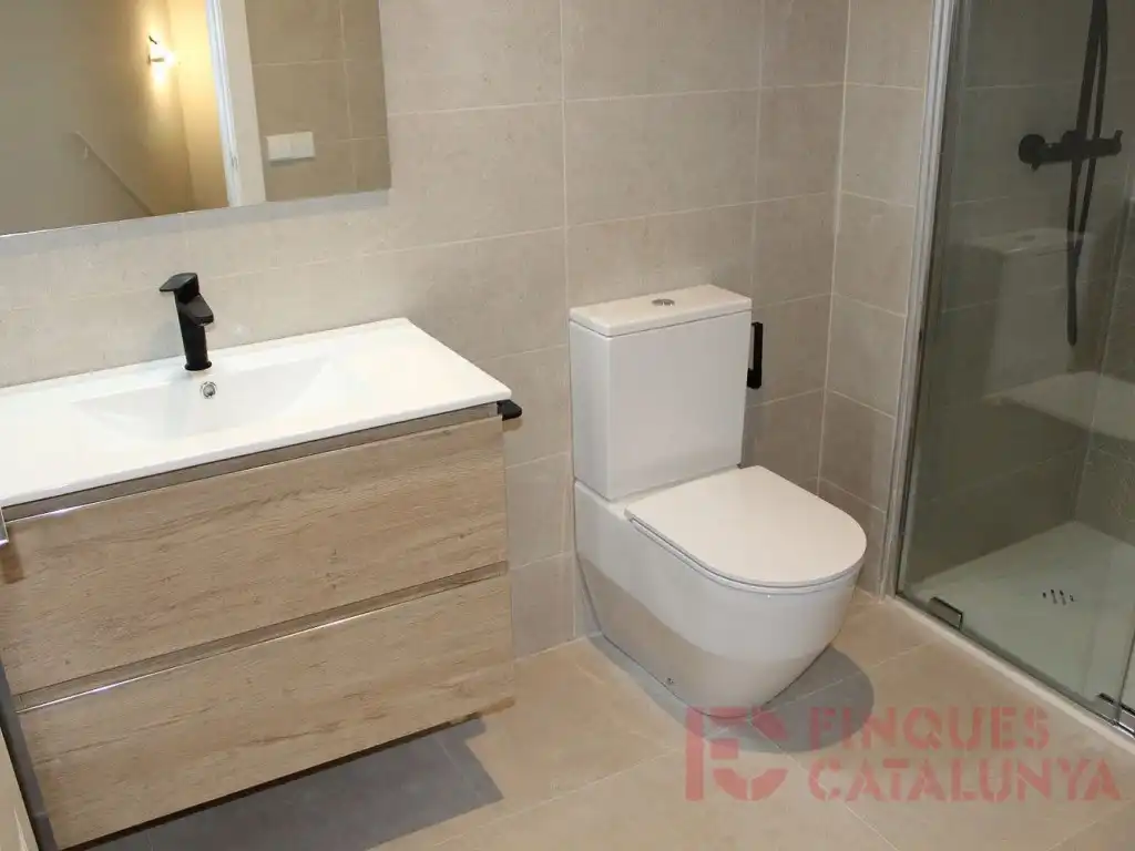 Baño de Dúplex en venta en Girona con Aire acondicionado