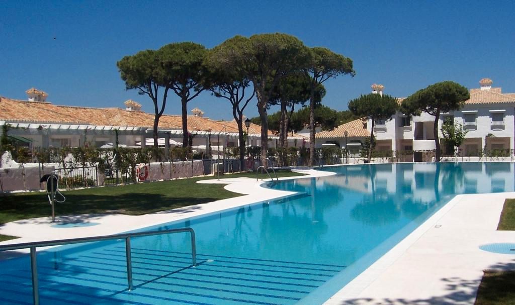 Swimming pool of Single-family semi-detached for sale in Chiclana de la Frontera  with Terrace, Furnished and Oven