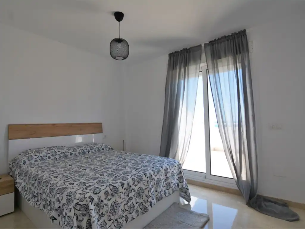 Schlafzimmer von Wohnungen zur Miete in Fuengirola mit Klimaanlage, Schwimmbad und Möbliert