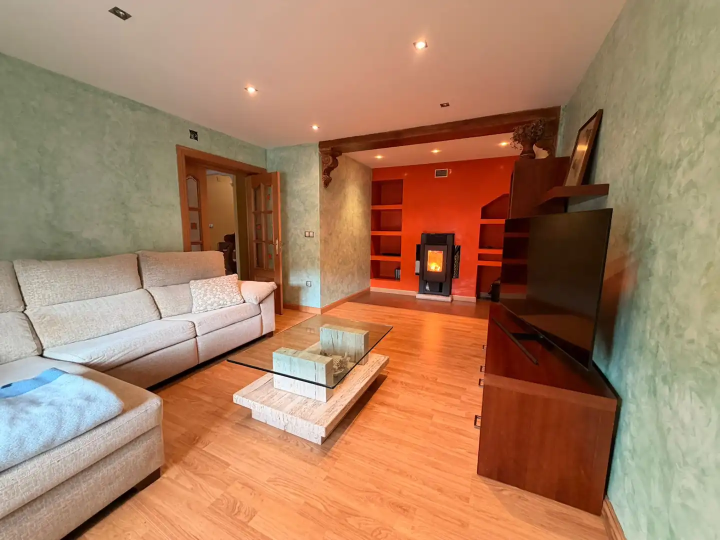 Sala de estar de Casa o chalet en venta en Cavia con Calefacción y Jardín privado