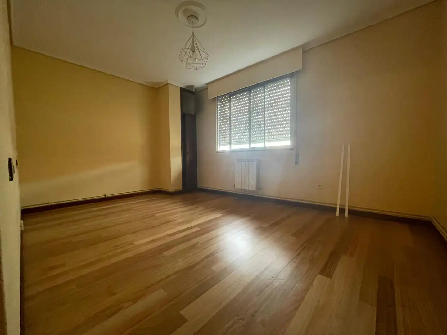 Dormitori de Pis en venda en Ferrol amb Calefacció, Parquet i Terrassa